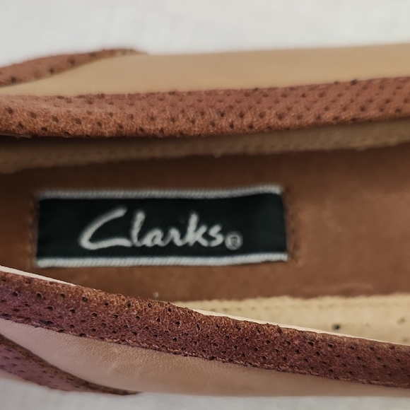 NWT Clarks Brown and Tan Flats - Picture 4 of 7
